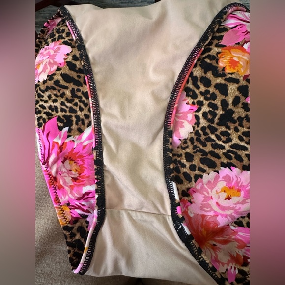 Victoria Secret High Waisted Cheeky Cheetah Floral Bikini Bottoms EUC Medium - Picture 8 of 8